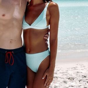 Dippin Daisy’s bikini set